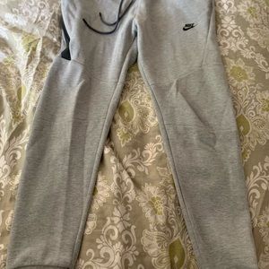 Nike joggers sweats.